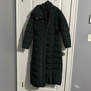 NWT, COLE HAAN Signature lone line Box -Quilt Down Coat with Bib Front Hood! XS